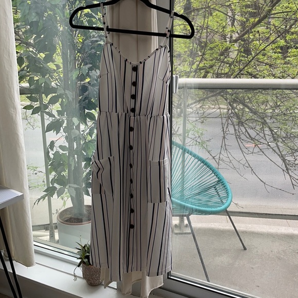 Dresses & Skirts - Free Cute Day Dress